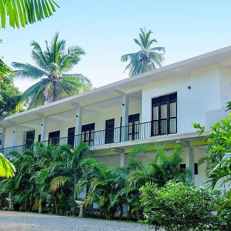 Hotel Ancient Village โปลอนนารูวา ภายนอก รูปภาพ