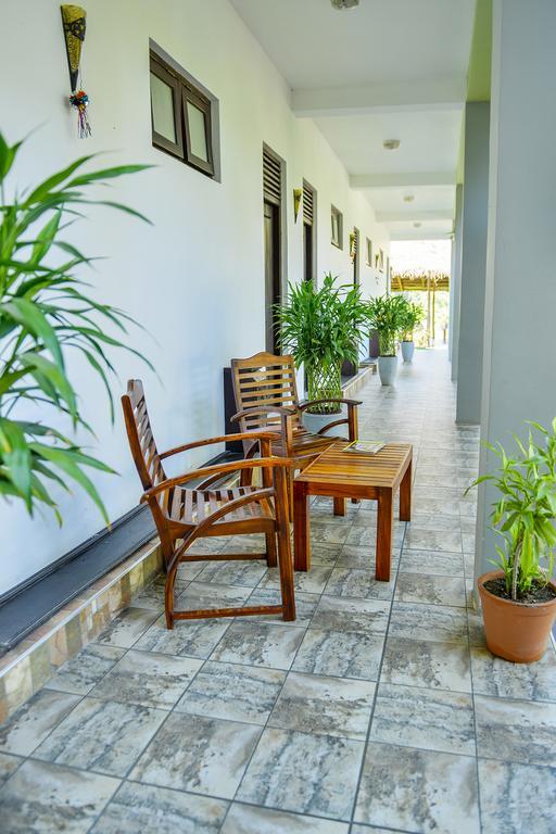 Hotel Ancient Village โปลอนนารูวา ภายนอก รูปภาพ