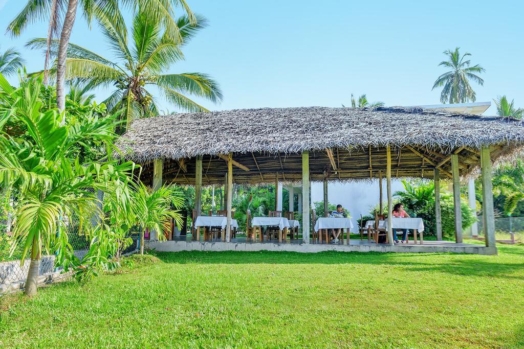 Hotel Ancient Village โปลอนนารูวา ภายนอก รูปภาพ