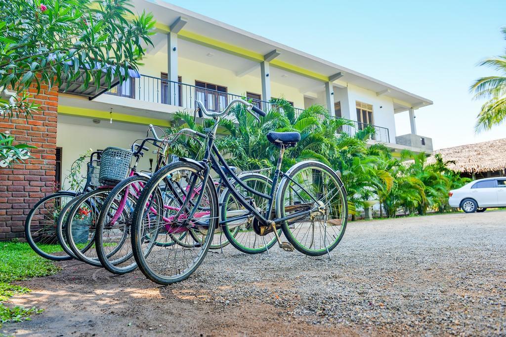 Hotel Ancient Village โปลอนนารูวา ภายนอก รูปภาพ