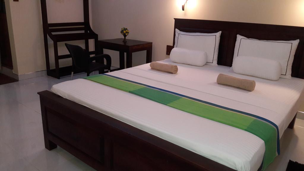 Hotel Ancient Village โปลอนนารูวา ภายนอก รูปภาพ